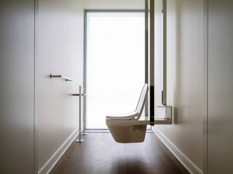 Installer des WC suspendus : avantages, inconvénients et étapes clés