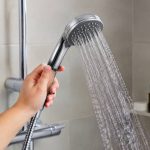 Douchette à main pour salle de bain : comment bien la choisir et l’installer