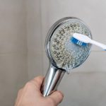 Comment détartrer un pommeau de douche efficacement ?