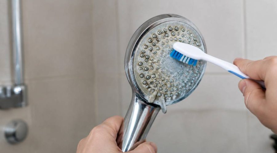 Comment détartrer un pommeau de douche efficacement ?